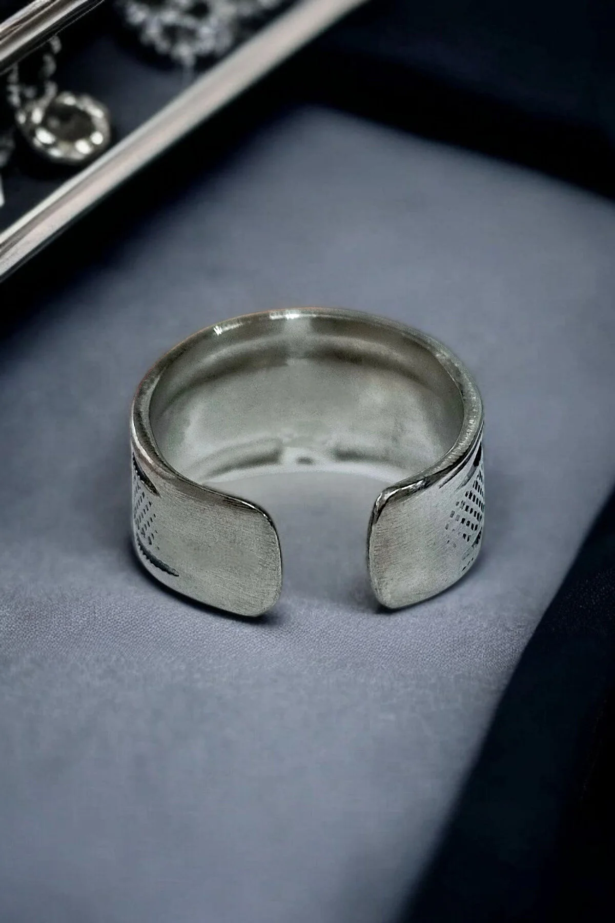 Gümüş Kaplama Paslanmaz Kromix Çelik Tüm Parmaklara Ayarlanabilir Sade Modern Zihkir Meksika