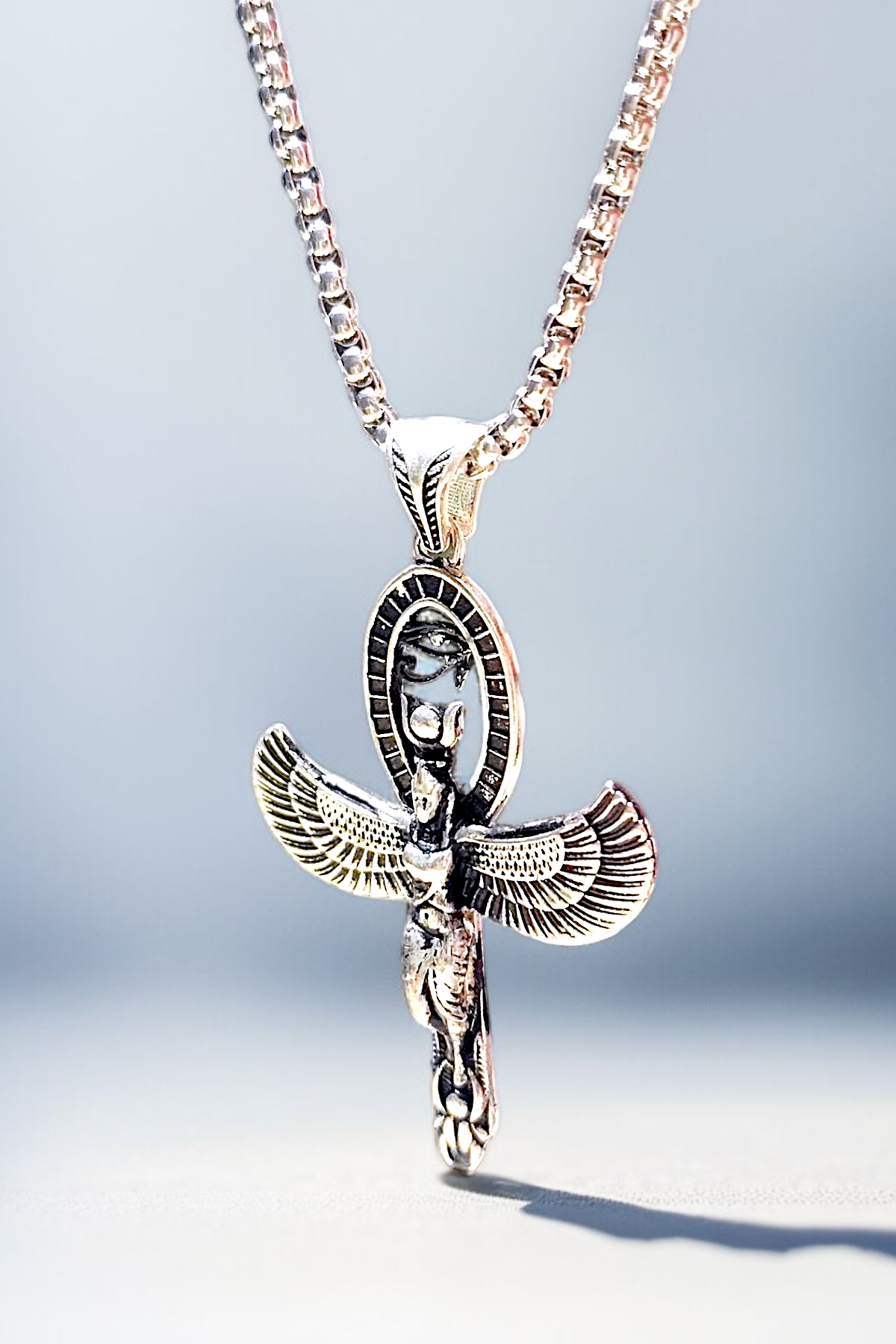 Gümüş Kaplama Krom-Çelik Erkek Kolye Madalyon Antik Mısırın Yaşam ve Sağlık Tanrıçası İsis