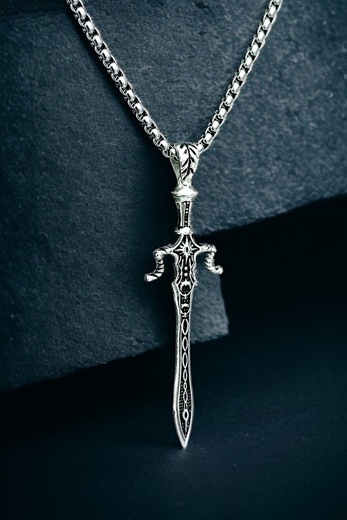 Gümüş Kaplama K-106 Krom-Çelik Erkek Kolyesi Efsane Attila'nın Kılıcı Madalyon Kılıç