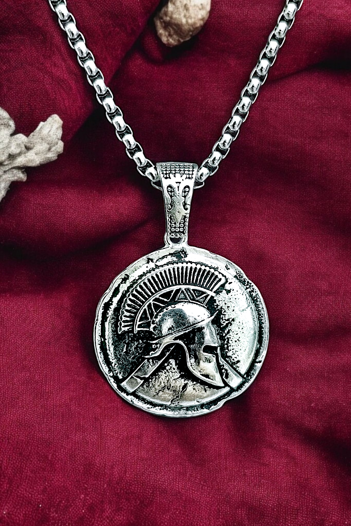 Erkek, Spartalı Savaşcı Kalkanı Figürlü K-174 Paslanmaz Kromix Çelik Gümüş Kaplama Kolye Madalyon